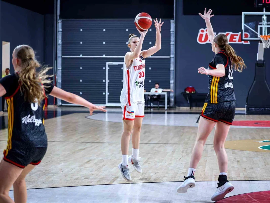 16 Yaş Altı Yıldız Kız Milli Takımı Almanya'yı 67-48 yendi