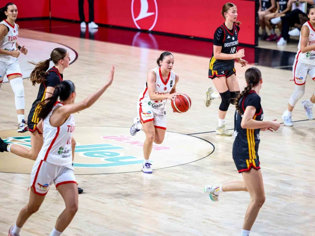 16 Yaş Altı Yıldız Kız Milli Takımı Almanya'yı 67-48 yendi