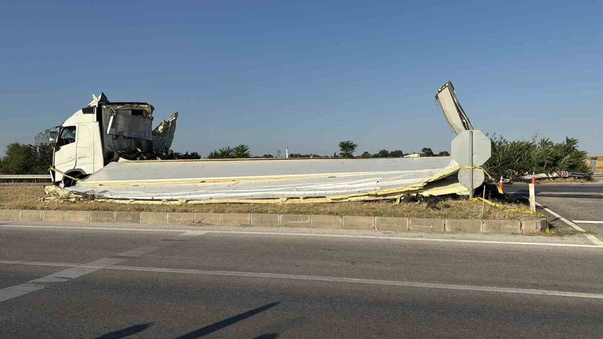 Edirne Havsa'da 3 gündür bekleyen tır alevlere teslim oldu