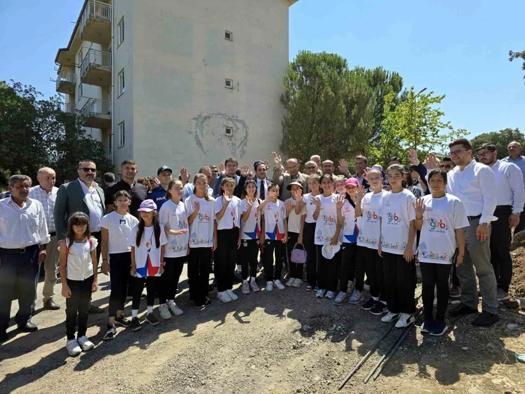 Orhaneli'de yarı olimpik yüzme havuzu temeli dualarla atıldı