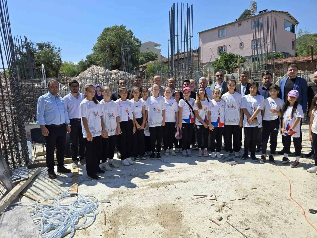 Orhaneli'de yarı olimpik yüzme havuzu temeli dualarla atıldı