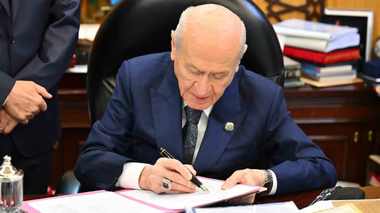 Bahçeli: Çerçeve yasa imzasıyla bin yıllık kardeşlik tescillendi