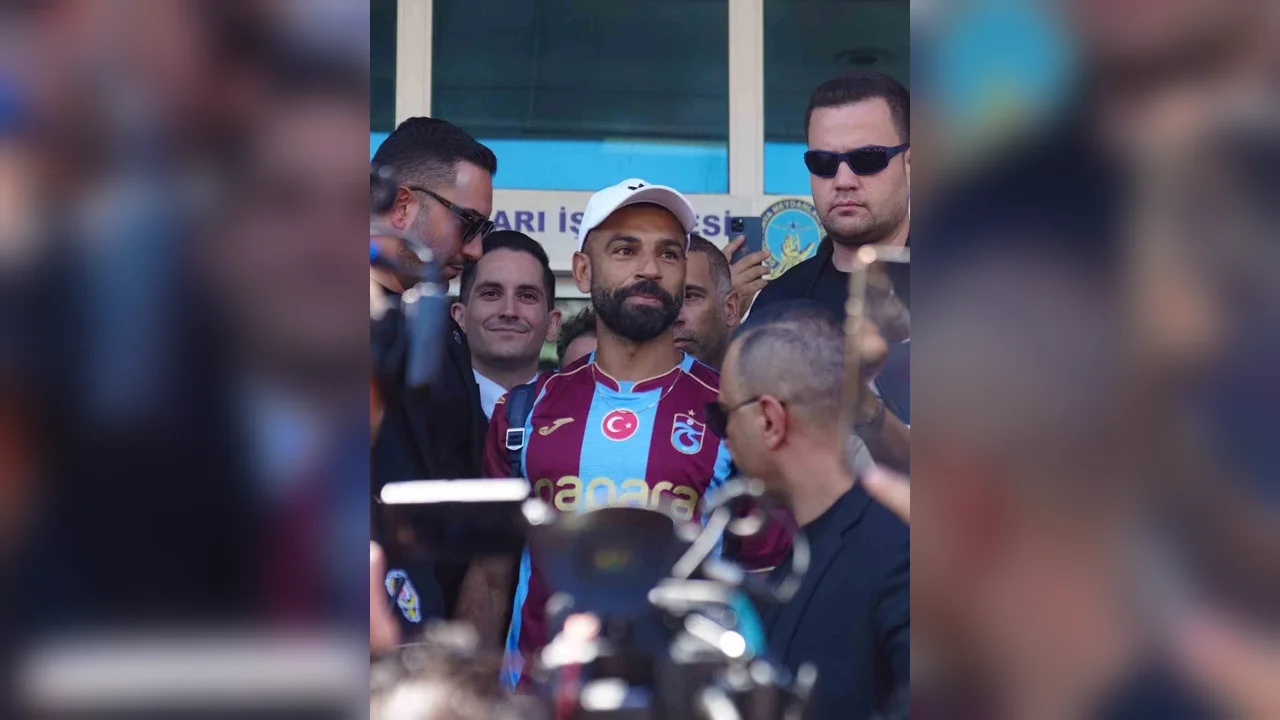 Muhammed Salah İstanbul'a geldi: Trabzonspor taraftarı karşıladı