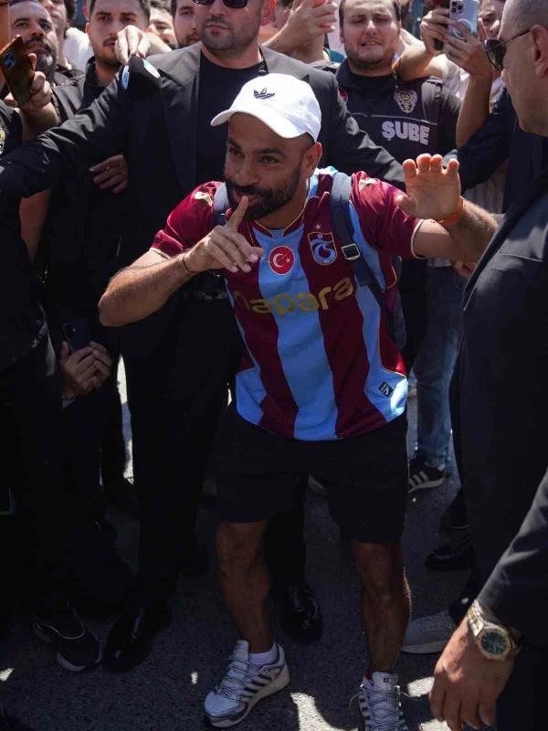 Muhammed Salah İstanbul'a geldi: Trabzonspor taraftarı karşıladı