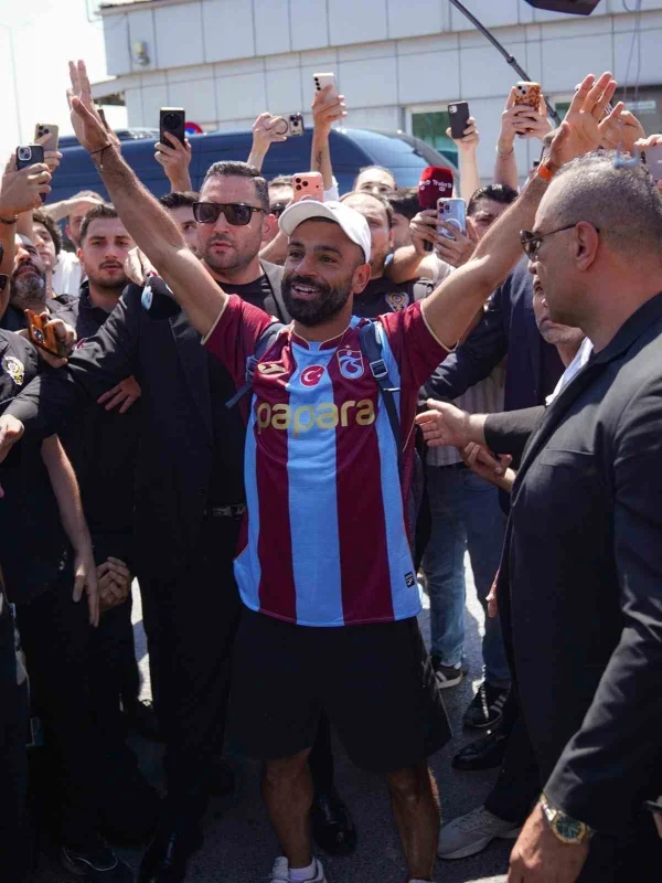 Muhammed Salah İstanbul'a geldi: Trabzonspor taraftarı karşıladı