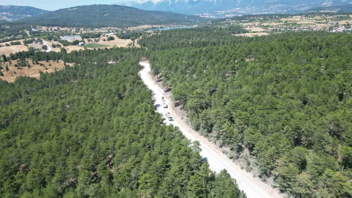 Bursa Büyükşehir Belediyesi Keles Delice'de yolu yeniliyor