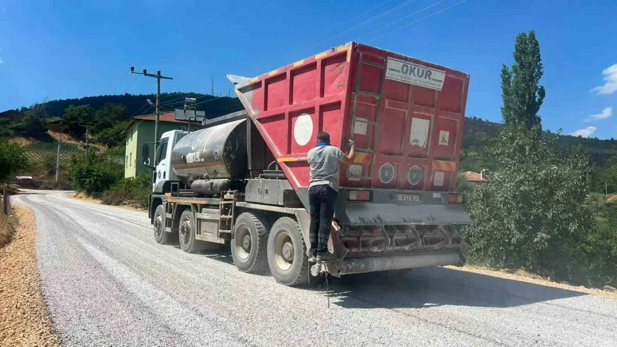 Bursa Büyükşehir Belediyesi Keles Delice'de yolu yeniliyor