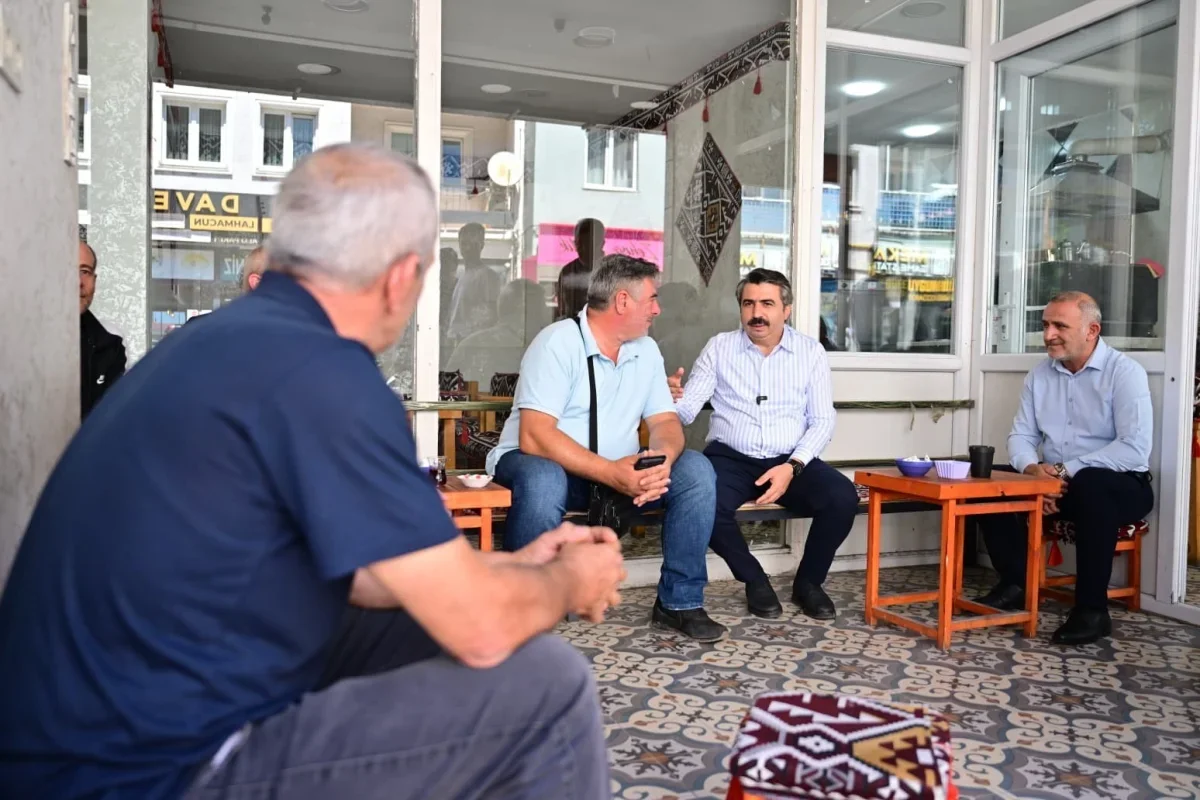 Oktay Yılmaz, Çiçek Caddesi esnafıyla Zümrütevler'de buluştu