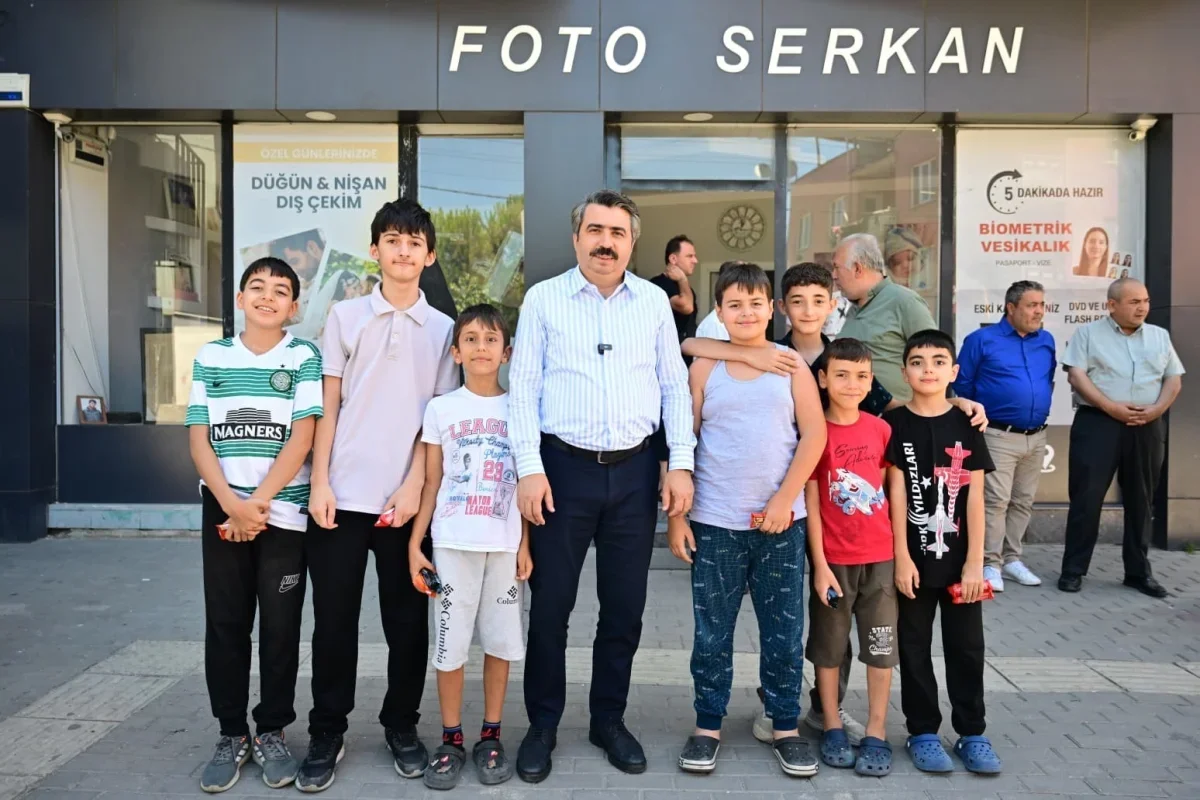 Oktay Yılmaz, Çiçek Caddesi esnafıyla Zümrütevler'de buluştu