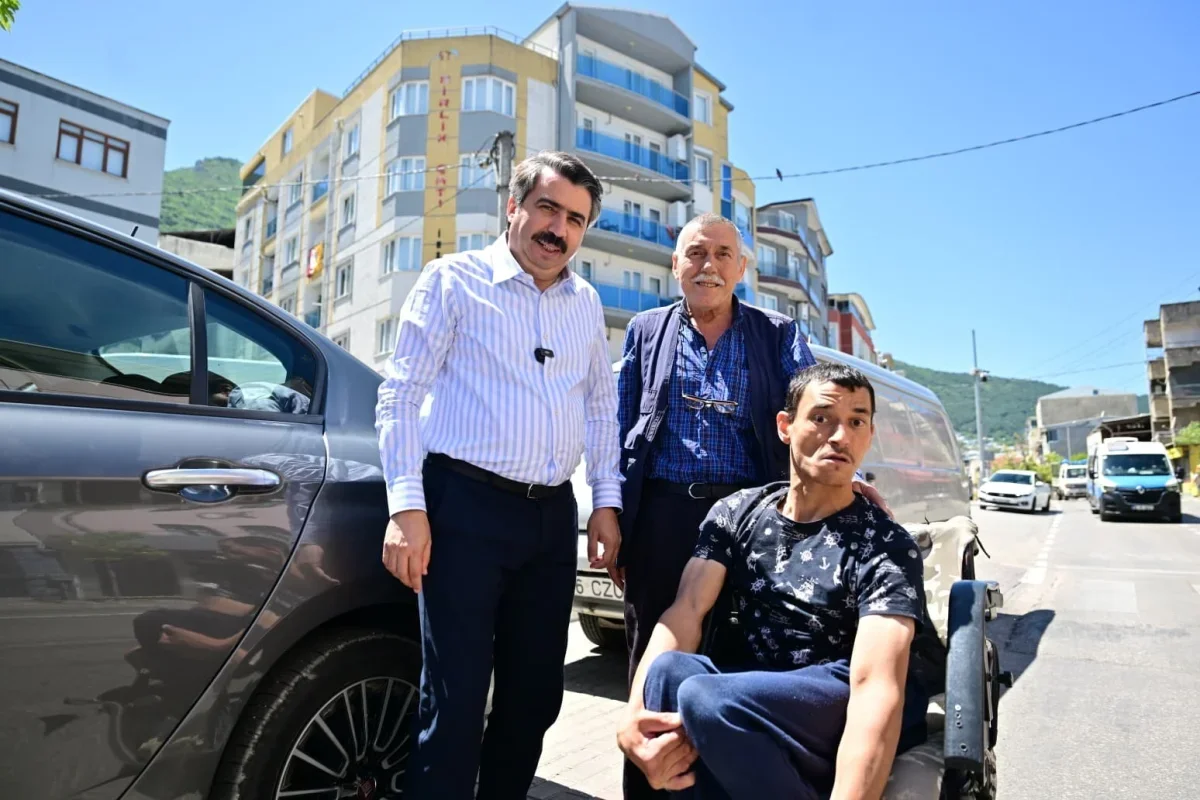 Oktay Yılmaz, Çiçek Caddesi esnafıyla Zümrütevler'de buluştu