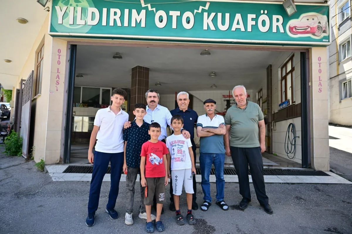 Oktay Yılmaz, Çiçek Caddesi esnafıyla Zümrütevler'de buluştu