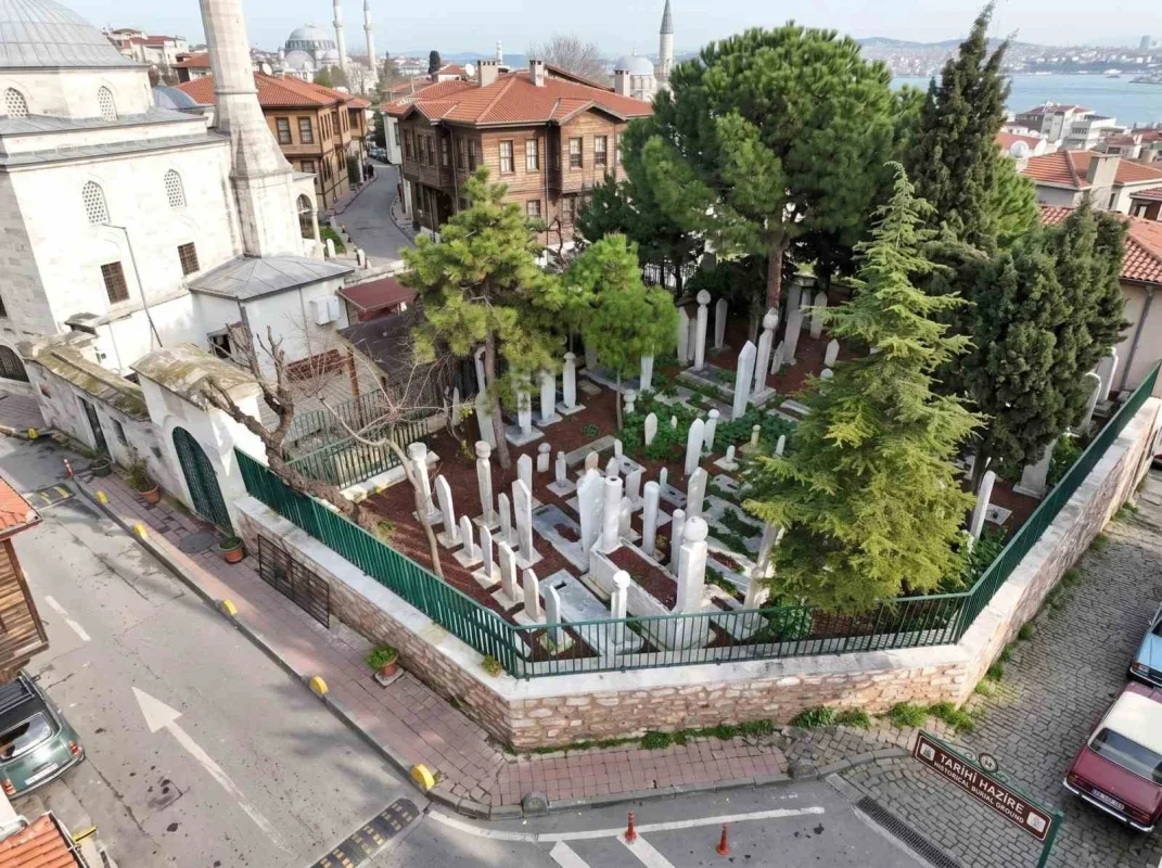 Fatih'te Osmanlı hazireleri aslına uygun şekilde restore ediliyor