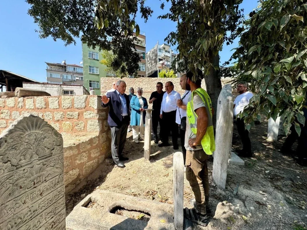 Fatih'te Osmanlı hazireleri aslına uygun şekilde restore ediliyor