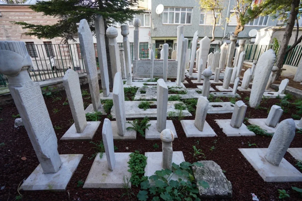 Fatih'te Osmanlı hazireleri aslına uygun şekilde restore ediliyor