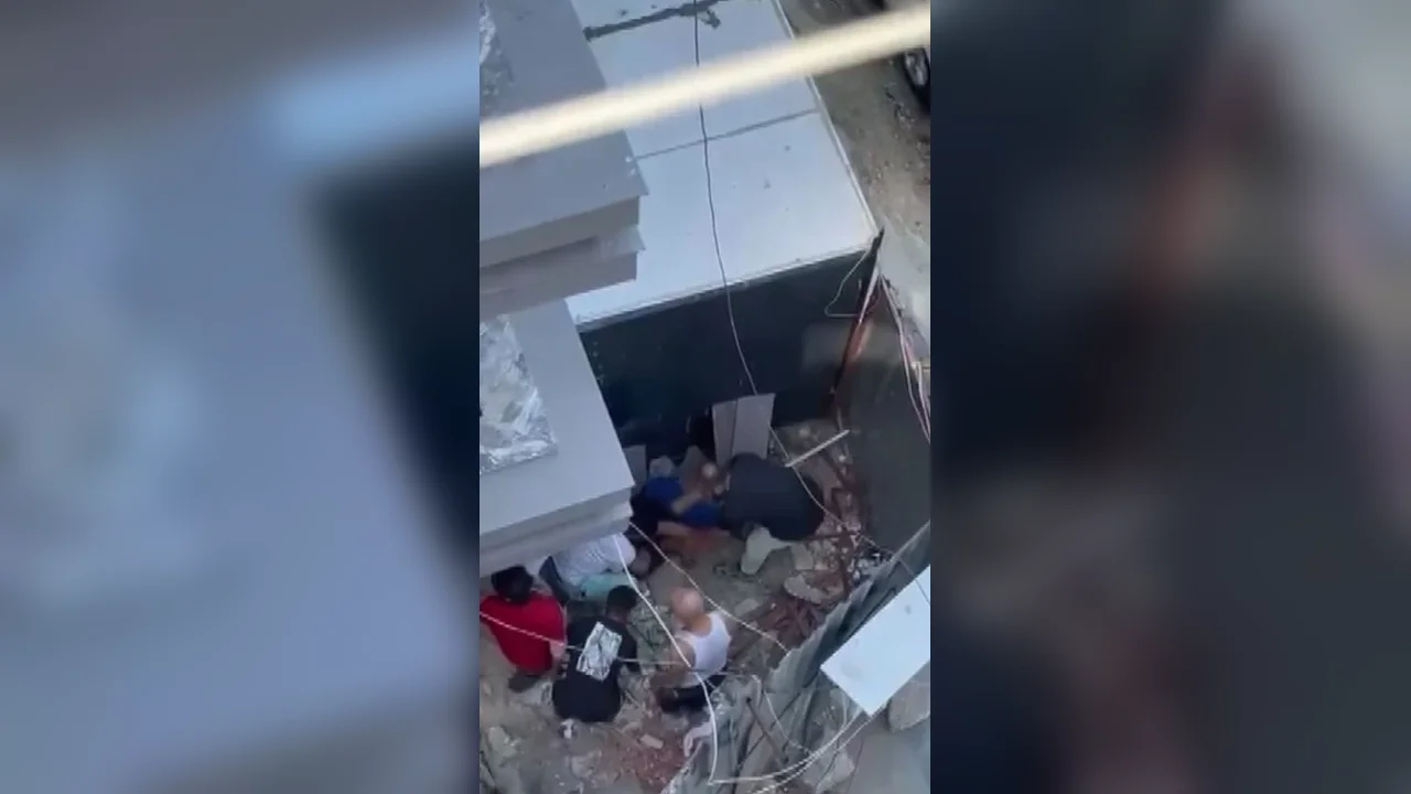 Küçükçekmece'de inşaattan düşen işçi ağır yaralandı