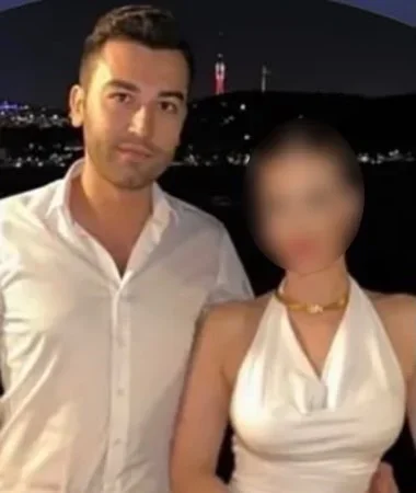Küçükçekmece'de otomobil İETT otobüsüne çarptı: 3 ölü