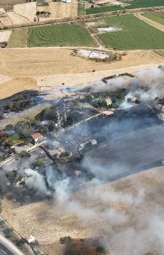 Lüleburgaz'da anız yangını yerleşim alanlarına sıçradı