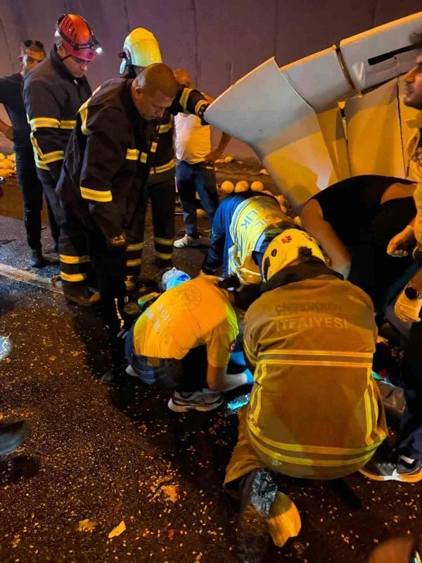 Orhangazi Tüneli'nde tır kamyona çarptı: Sürücü ağır yaralı