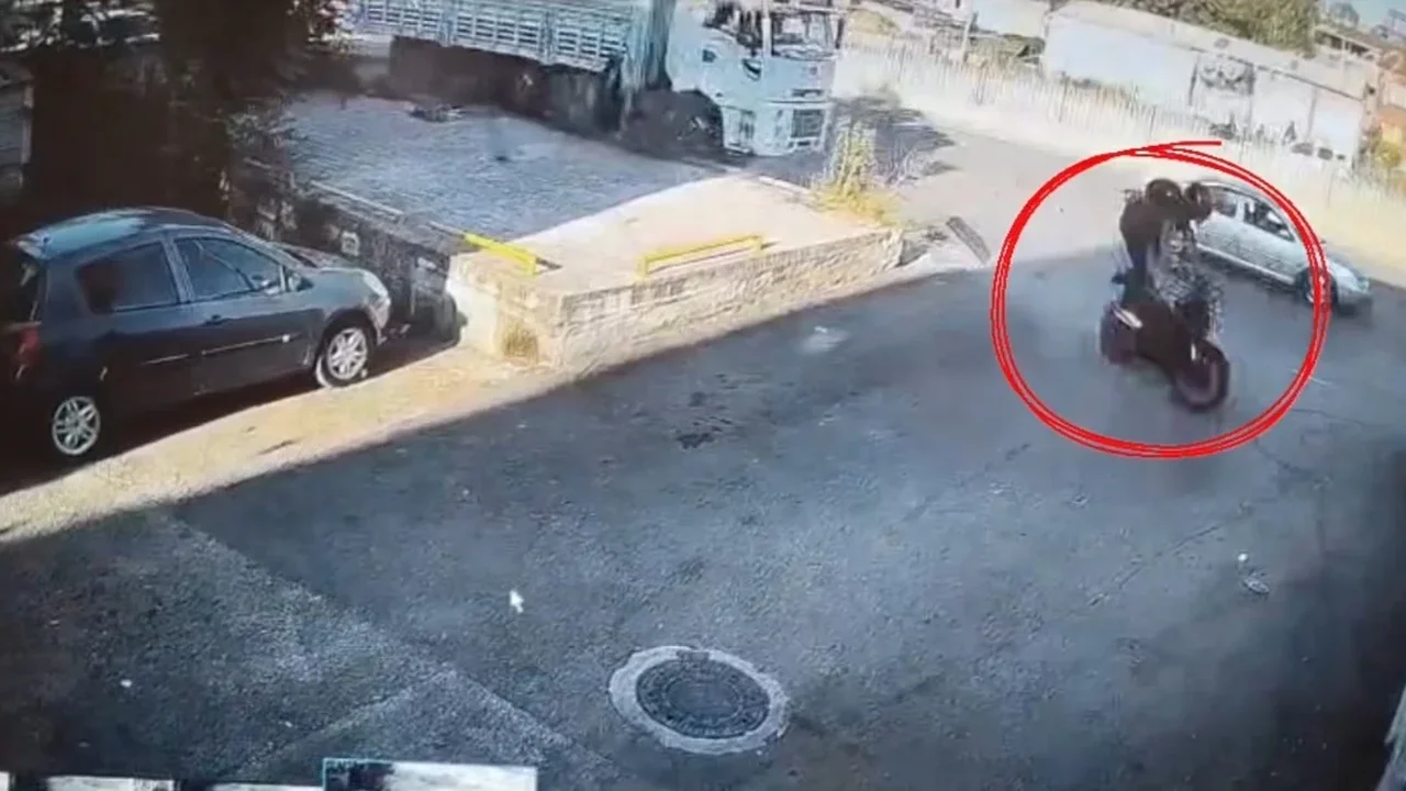 Bursa'da motosiklet duvara çarptı: Sürücü Batuhan Ömür öldü