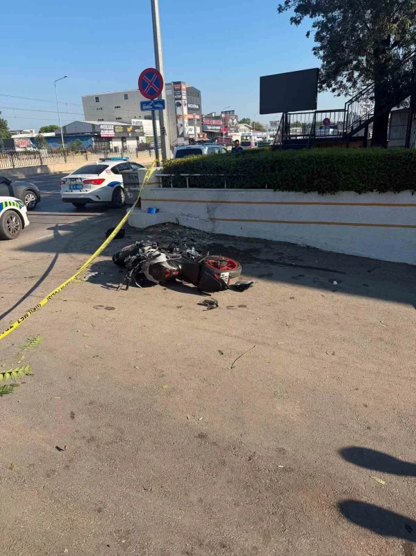 Bursa'da motosiklet duvara çarptı: Sürücü Batuhan Ömür öldü