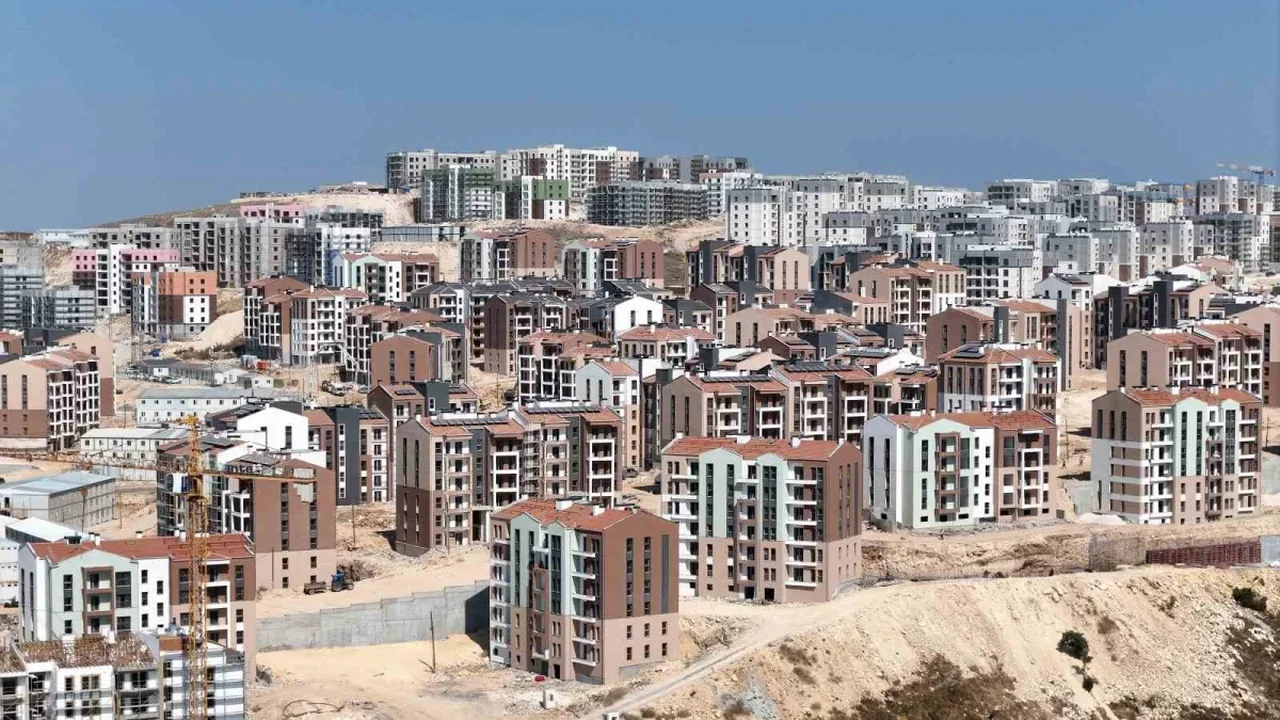Arnavutköy'de TOKİ sosyal konutları hızla yükseliyor