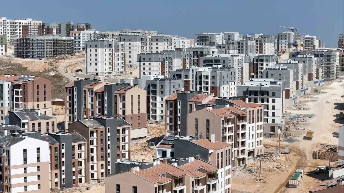 Arnavutköy'de TOKİ sosyal konutları hızla yükseliyor