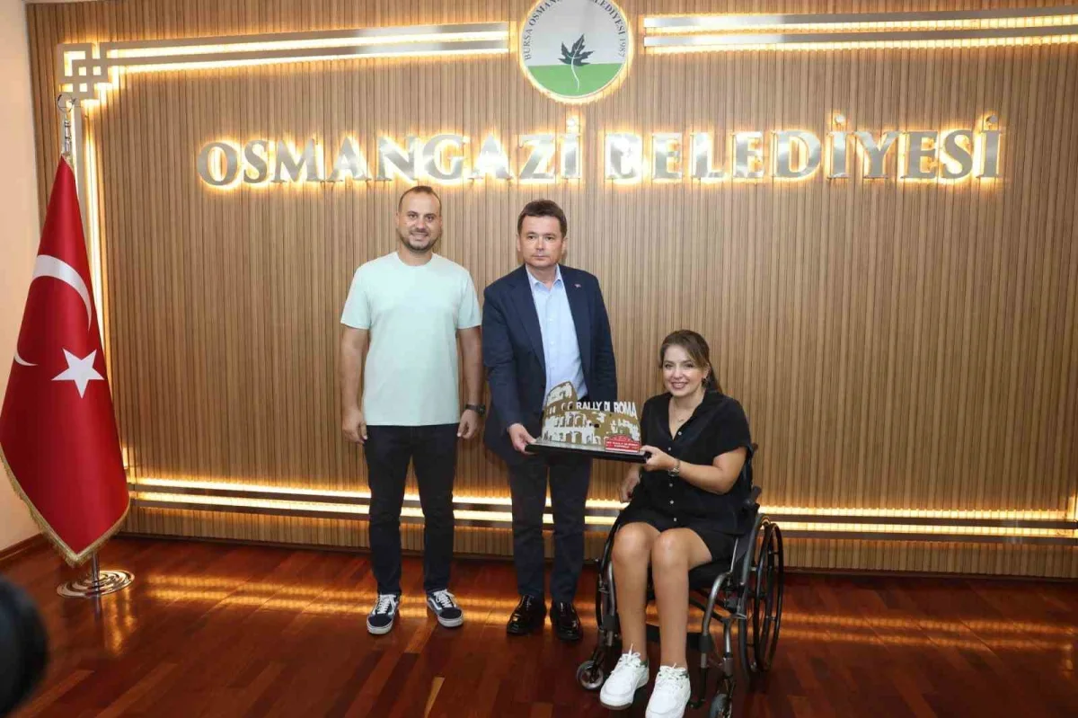 Kübra Denizci Keskin, Roma kupasını Başkan Aydın'la paylaştı