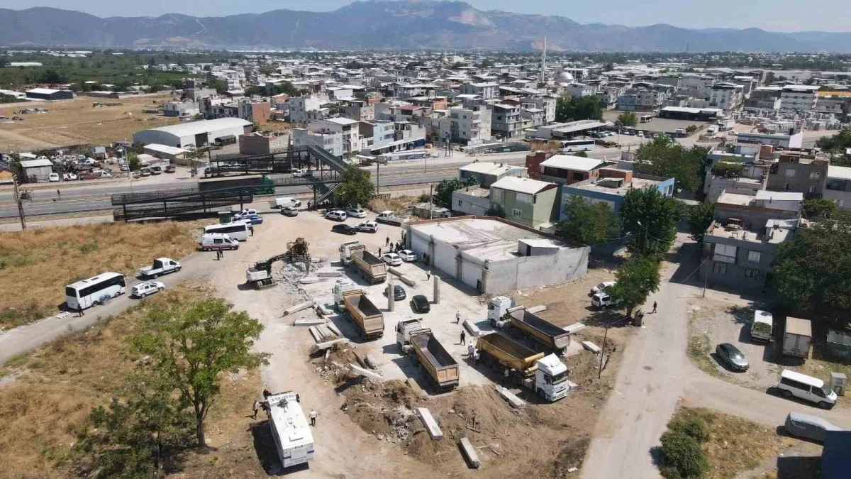 Yıldırım'da kaçak yapıya lüks araçlarla engel girişimi