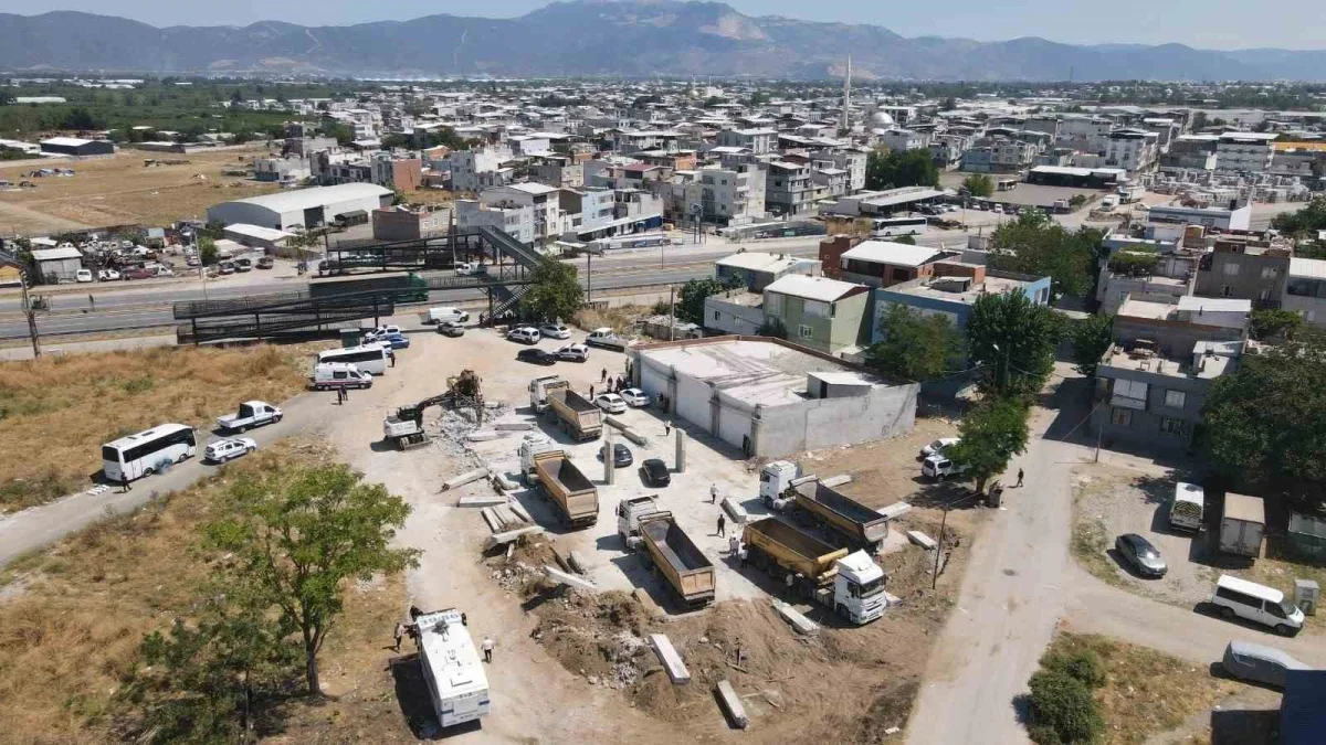Yıldırım'da kaçak yapıya lüks araçlarla engel girişimi