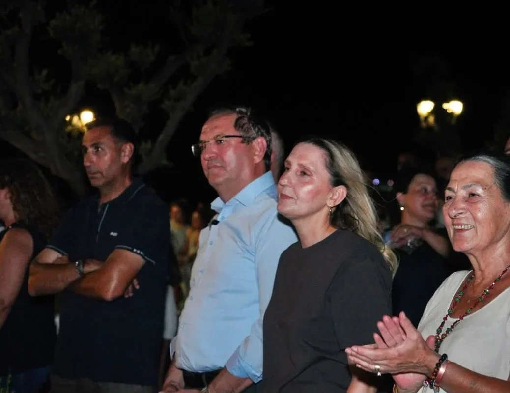 Ayvalık'ta Tarihi Gümrük Meydanı yenilenerek açıldı