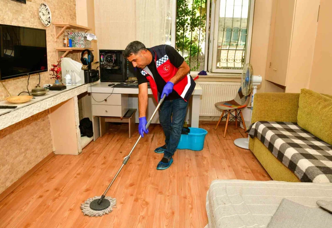 Esenyurt Belediyesi'nden ücretsiz ev temizliği desteği
