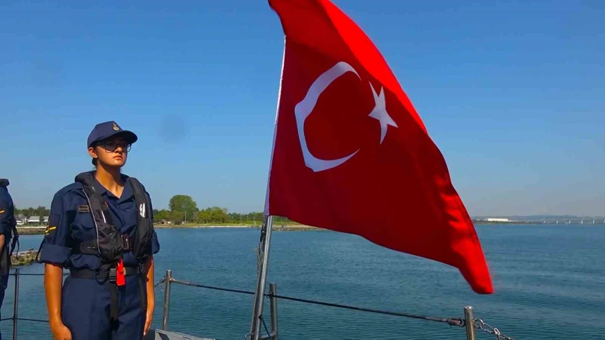 Deniz astsubay adayları Mavi Vatan için zorlu eğitim alıyor