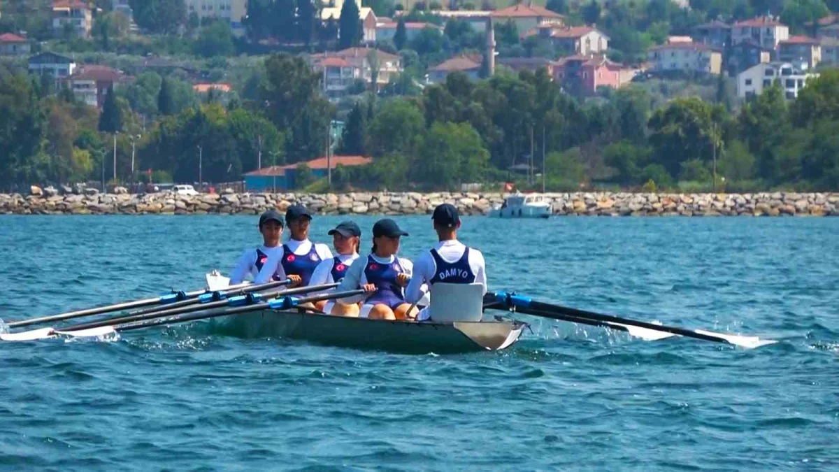 Deniz astsubay adayları Mavi Vatan için zorlu eğitim alıyor