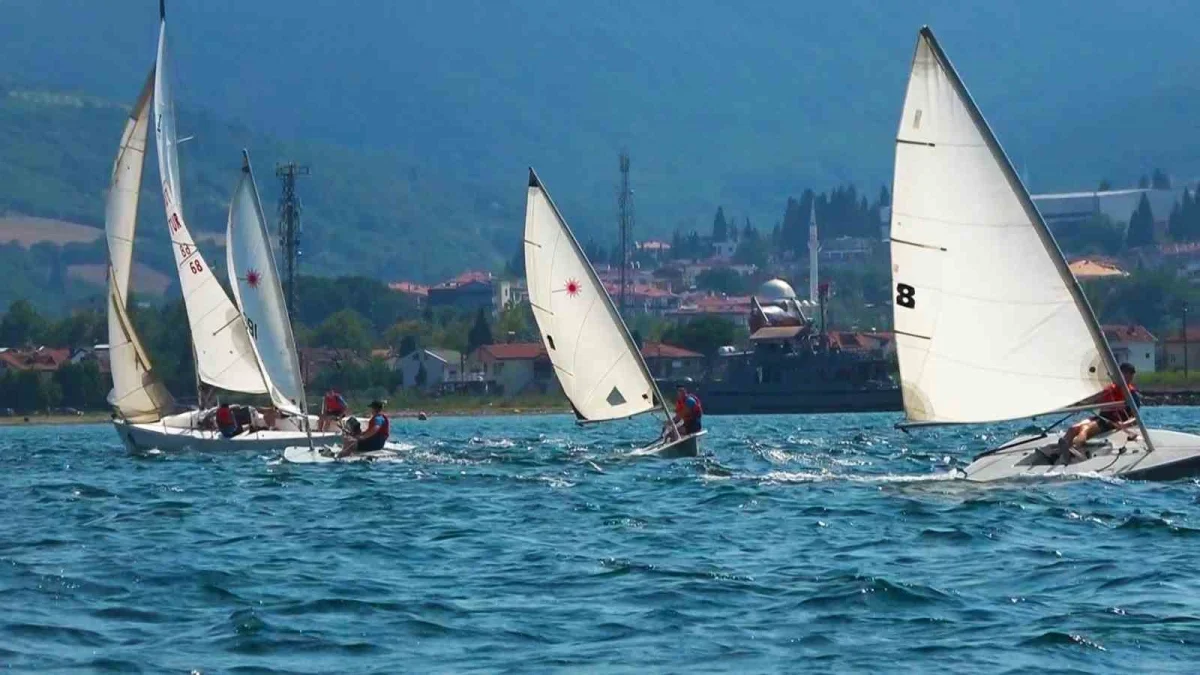 Deniz astsubay adayları Mavi Vatan için zorlu eğitim alıyor