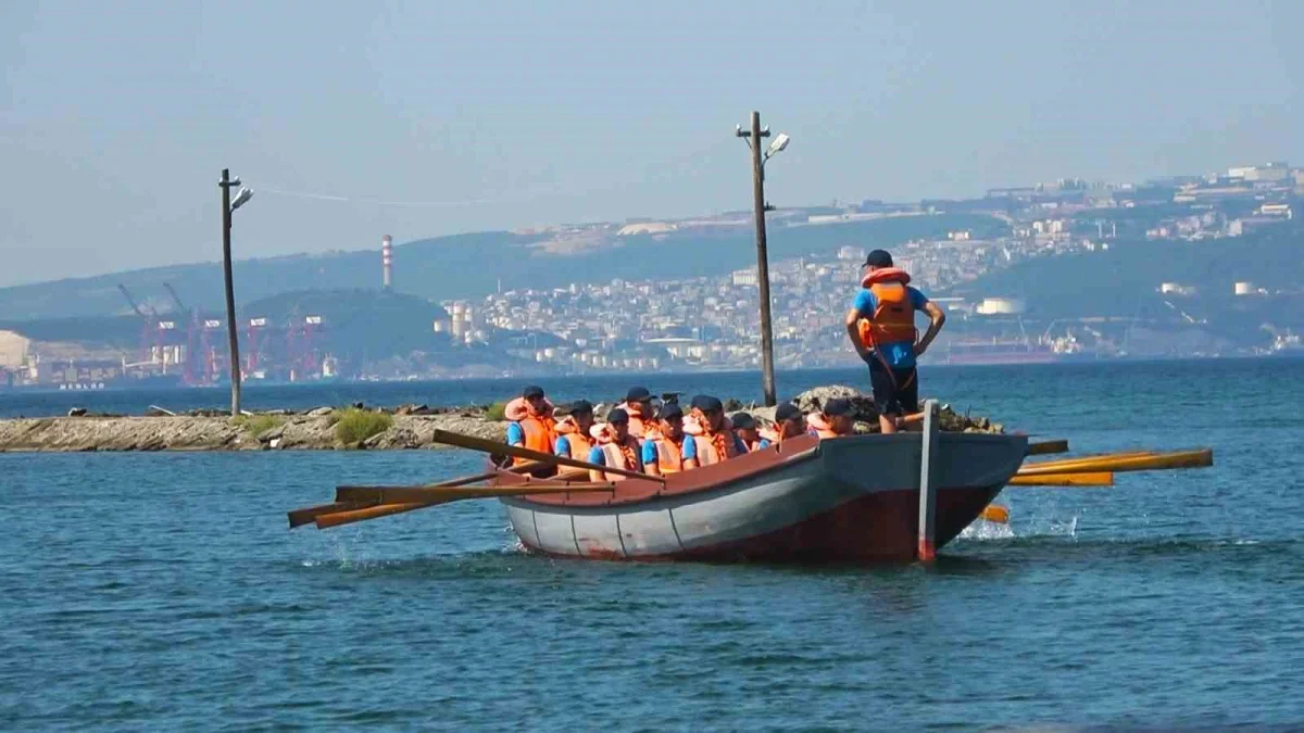 Deniz astsubay adayları Mavi Vatan için zorlu eğitim alıyor