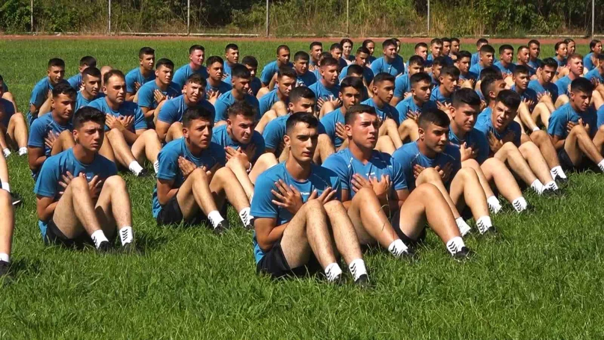 Deniz astsubay adayları Mavi Vatan için zorlu eğitim alıyor