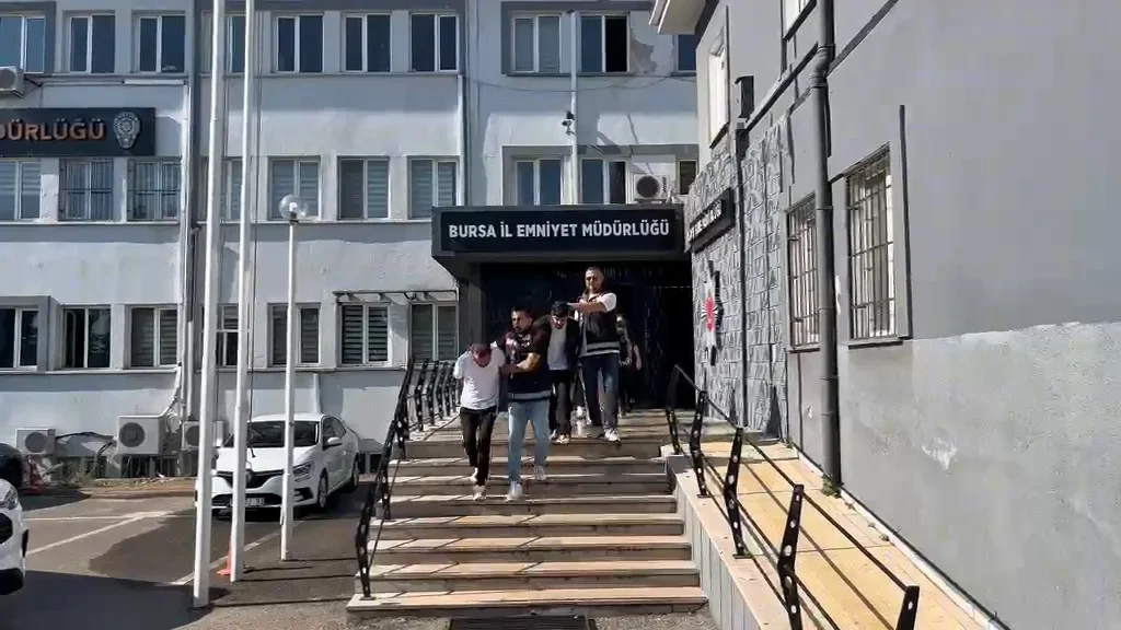 Bursa'da zorla hesap açtırıp kara para aklayan 11 şüpheli yakalandı