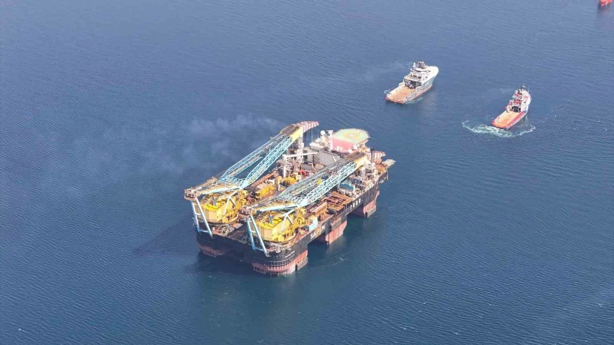 Saipem 7000 1915 Çanakkale Köprüsü altından geçti
