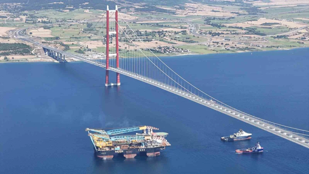 Saipem 7000 1915 Çanakkale Köprüsü altından geçti