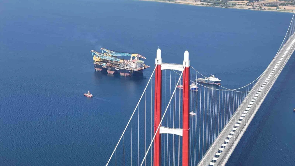 Saipem 7000 1915 Çanakkale Köprüsü altından geçti