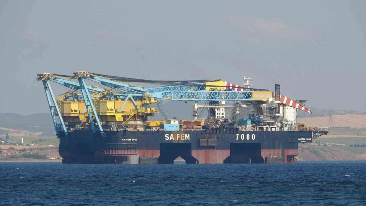 Saipem 7000 1915 Çanakkale Köprüsü altından geçti