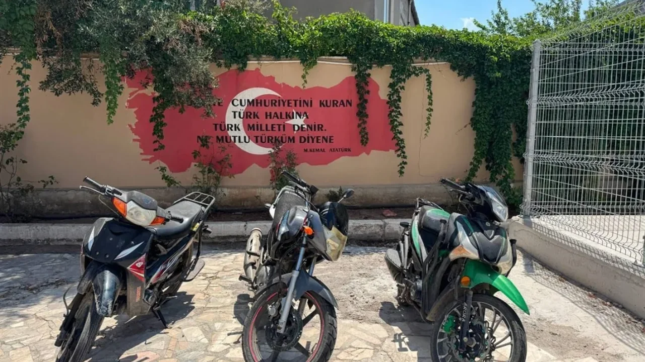 Balıkesir'de motosiklet hırsızlığı yapan 2 şüpheli tutuklandı