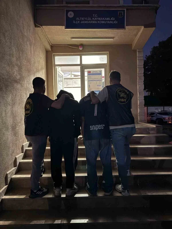 Balıkesir'de motosiklet hırsızlığı yapan 2 şüpheli tutuklandı