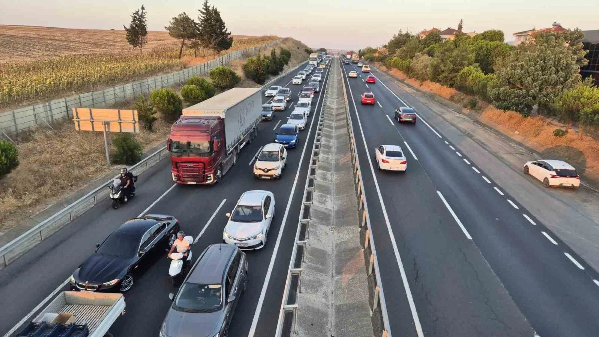 İstanbul'dan Tekirdağ'a hafta sonu yoğunluğu: Kilometrelerce kuyruk
