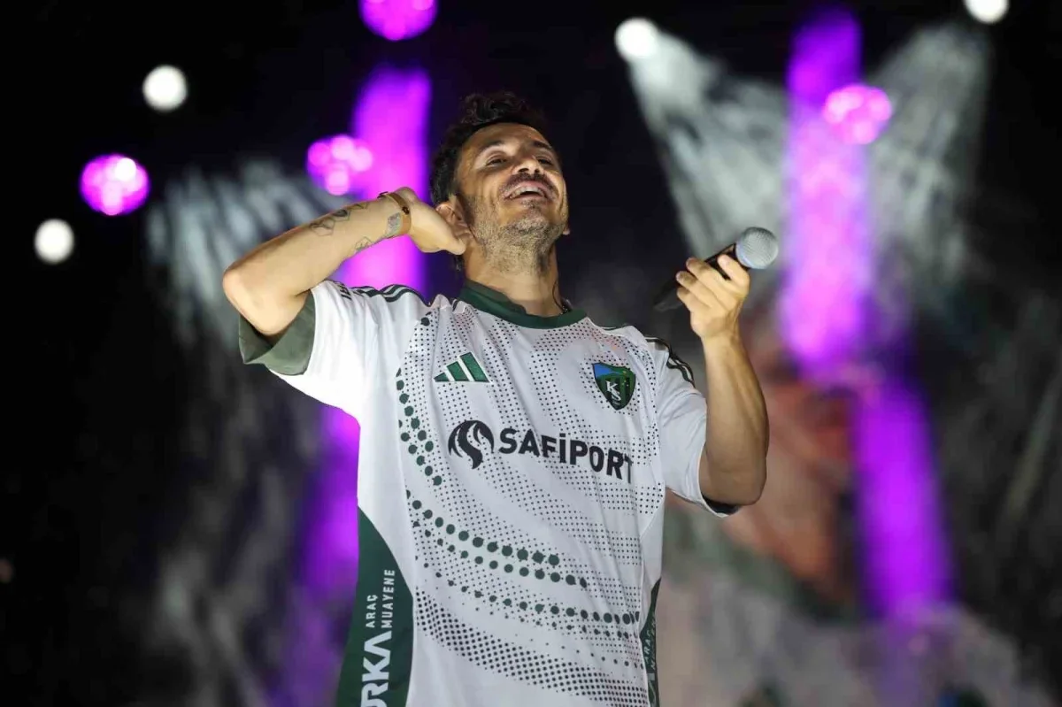 Kocaelispor sezon açılışında Metehan Altunbaş'ı tanıttı