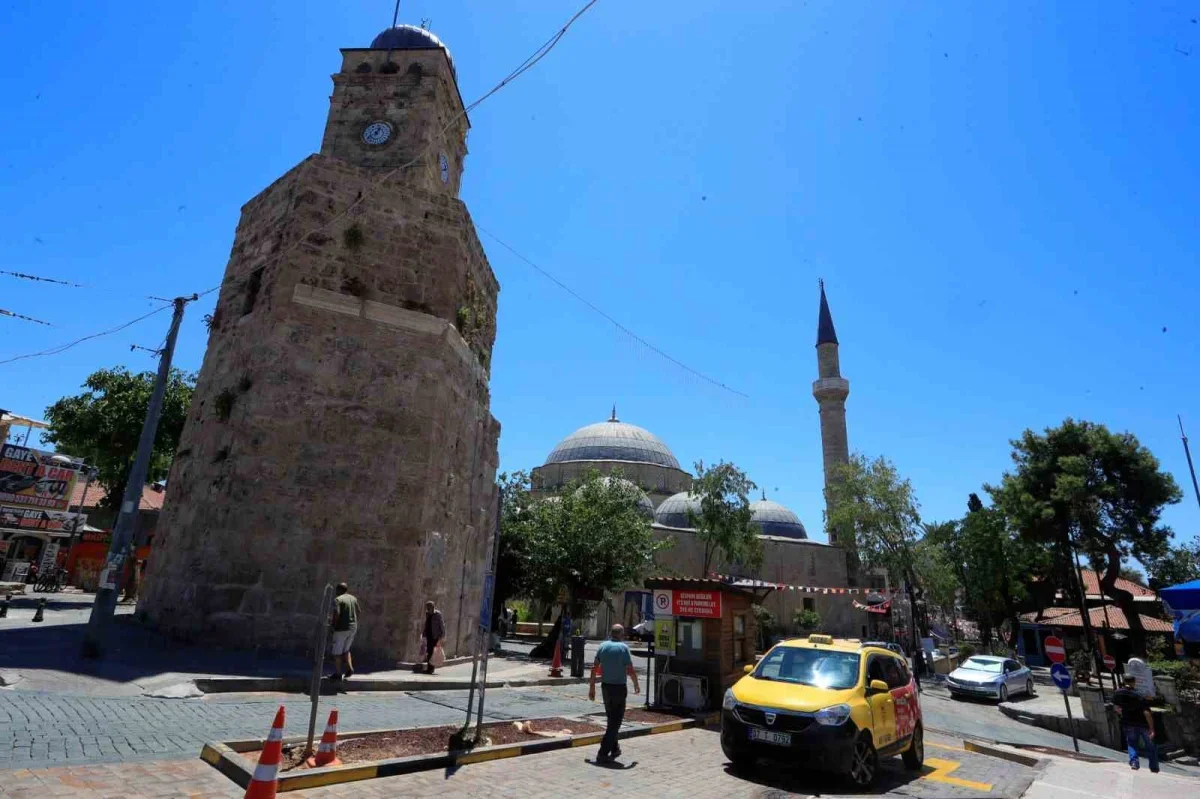 Kaleiçi'nde akşam nüfus 100 katına çıkıyor