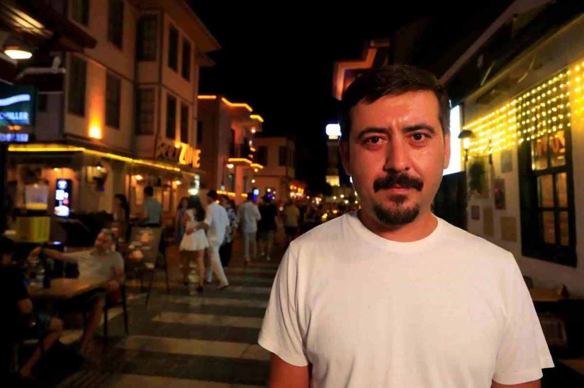 Kaleiçi'nde akşam nüfus 100 katına çıkıyor