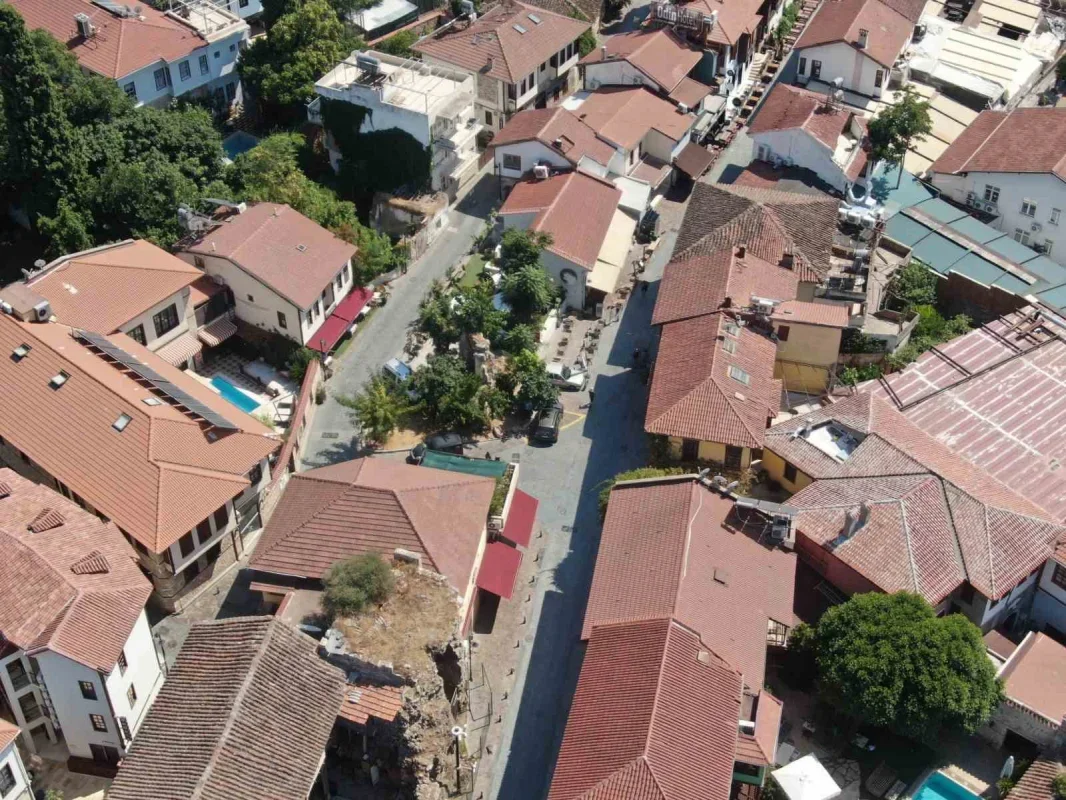 Kaleiçi'nde akşam nüfus 100 katına çıkıyor