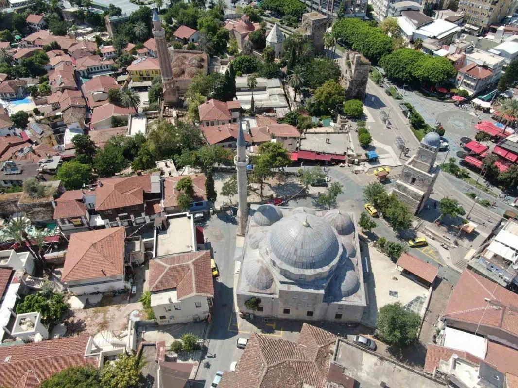 Kaleiçi'nde akşam nüfus 100 katına çıkıyor