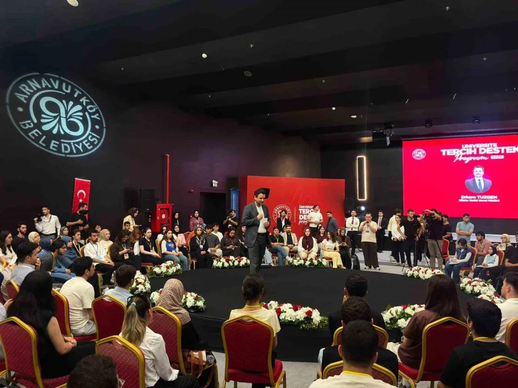 Arnavutköy'de üniversite adayları bakanlarla tercih yaptı